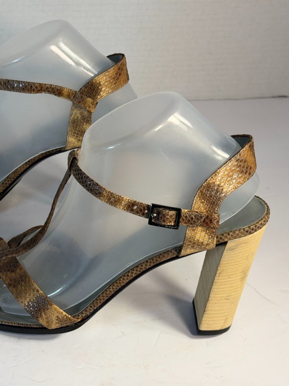 Gucci Sandals size 9B - Picture 11 of 16